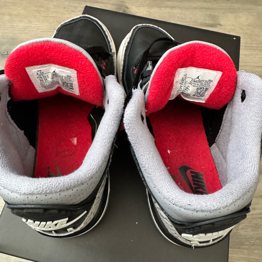 Boys Air Jordan 3 Retro "Black
Cement" - Picture 8 of 9